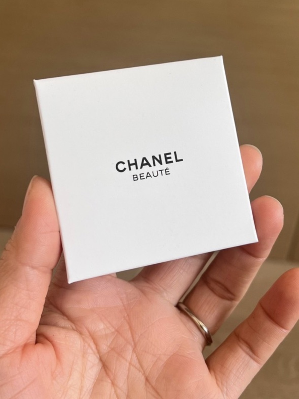 Chanel Beaute Gold Phone Ring Holder - Picture 3 of 7